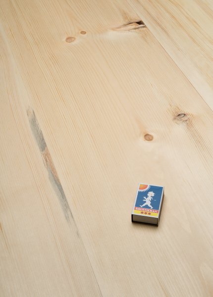 Massivt furugolv andrasortering 30x136 mm_6